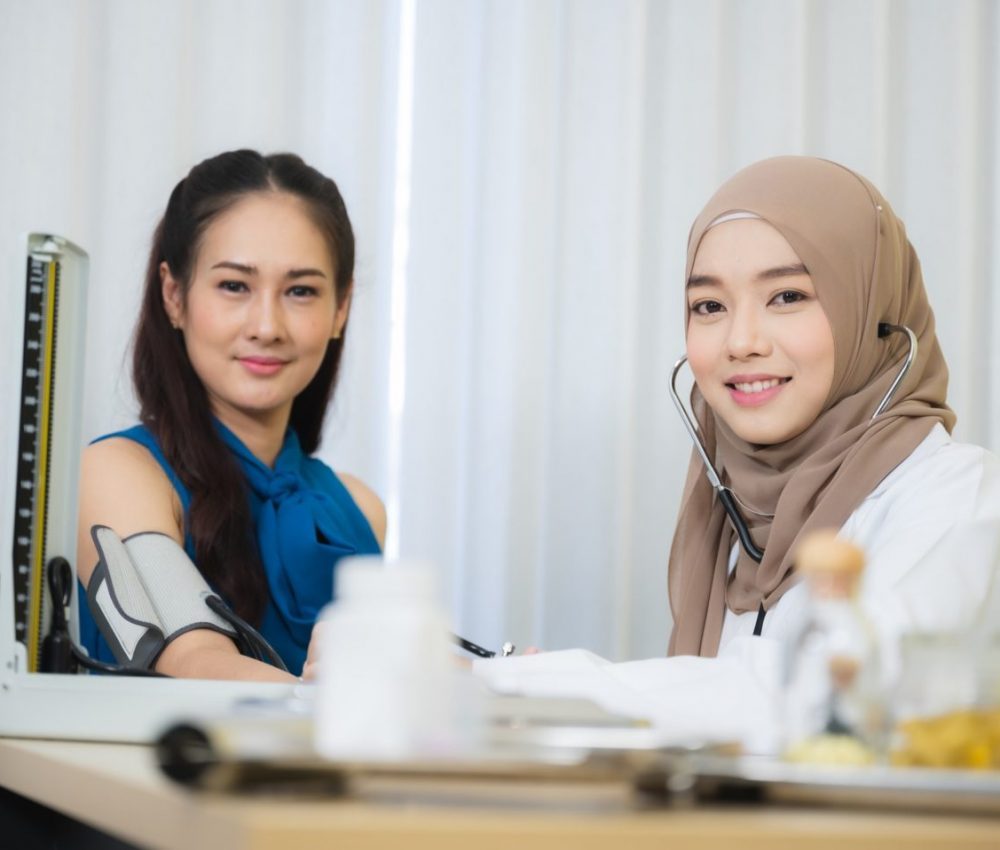 muslim-doctors-explain-the-health-examination-results-to-patient-that-receives-annual-health-checks-e1654763975673-pq1x722kre715dd39wvenahmoomnjmexck9gf4lu0k muslim-doctors-explain-the-health-examination-results-to-patient-that-receives-annual-health-checks-e1654763975673-pq1x722kre715dd39wvenahmoomnjmexck9gf4lu0k